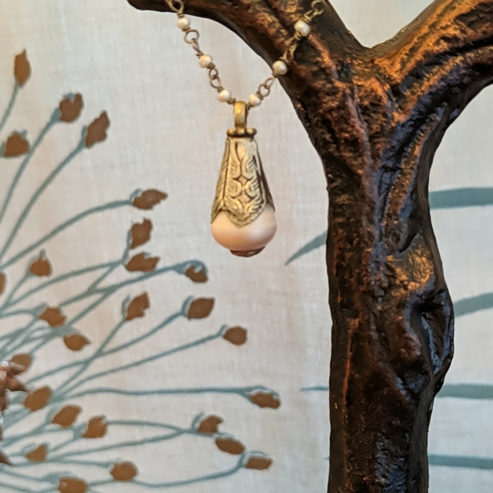 NWOT pretty handcrafted necklace